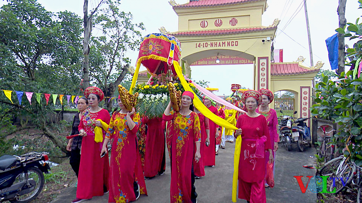 Nghi lễ rước kiệu trong Lễ hội truyền thống làng Đồng Yên.png