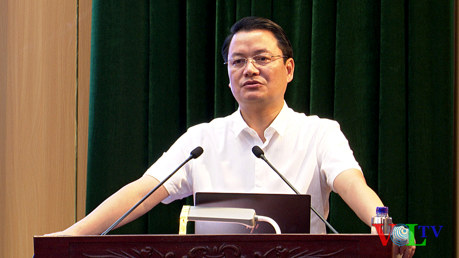 PGS, TS Đặng Quang Định - Viện trưởng Viện Triết học - Học viện Chính trị Quốc gia HCM giới thiệu tác phẩm tại hội ngị.png