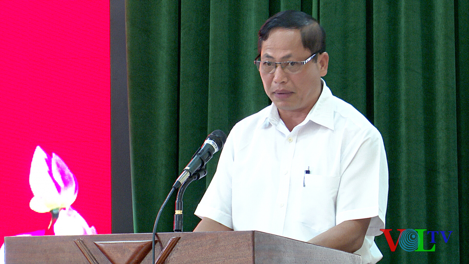 Đồng chí Trần Đình Ngoan - Bí Thư Đảng ủy, Chủ Tịch HĐND xã phát biểu tại buổi đối thoại.png