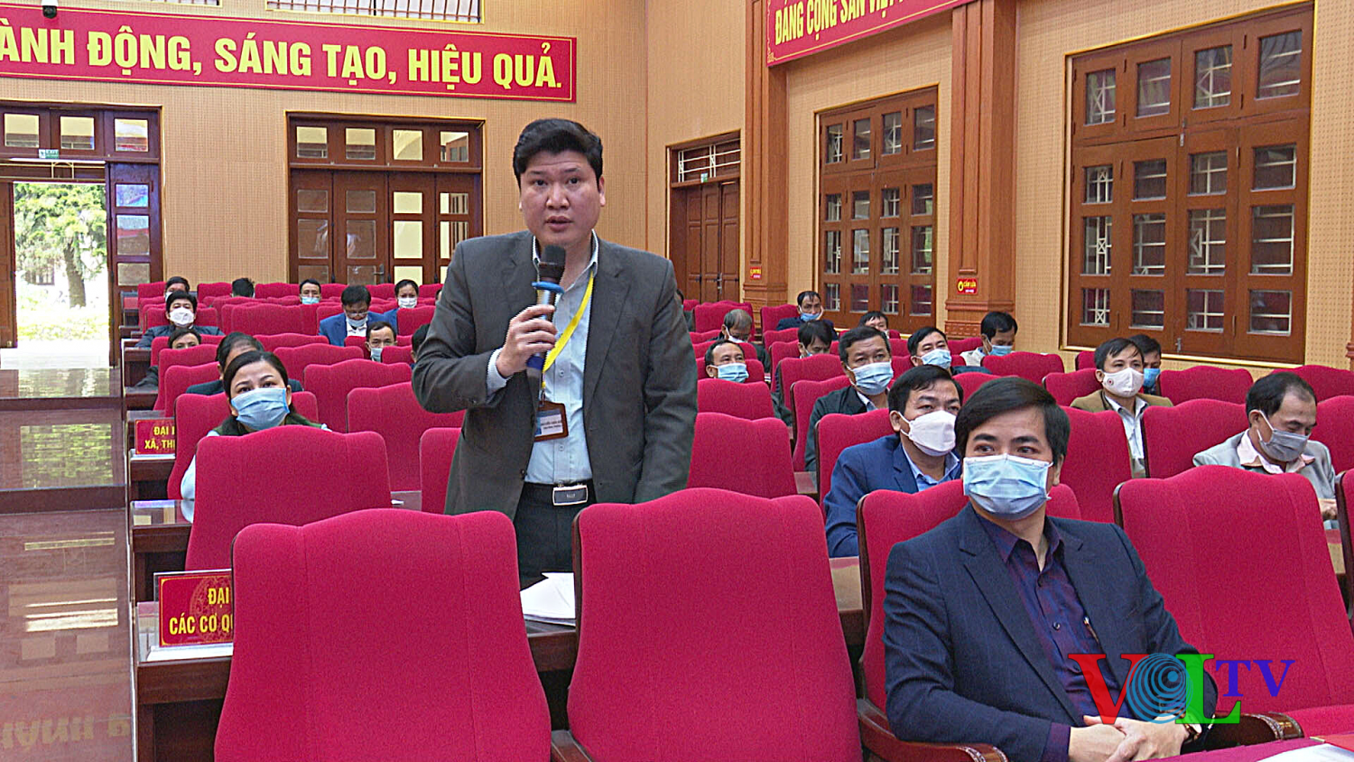 Đồng chí Nguyễn Chín Hiệp, Trưởng phòng Lao động thương binh và Xã hội huyện phát biểu tại hội nghị (1).png